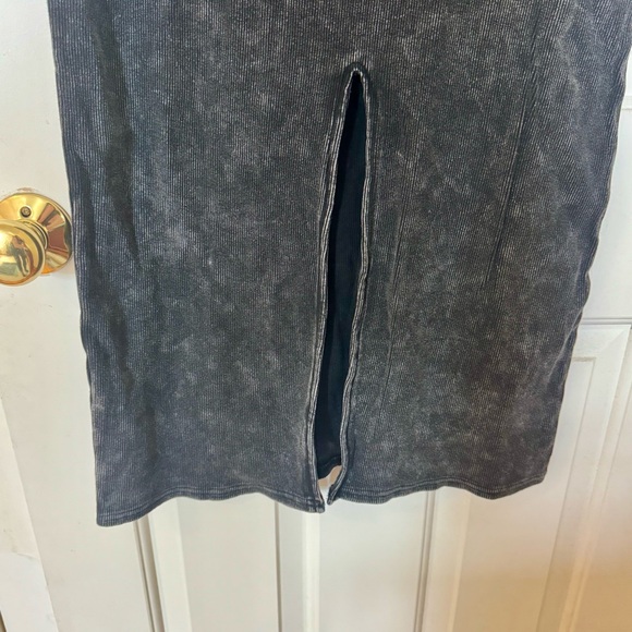 H&M Ribbed Bandeau Tube Midi Dress. Back slit. Charcoal gray black. Size M. - Picture 4 of 7